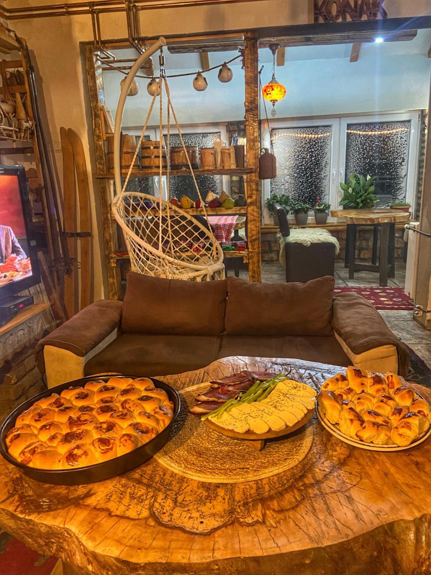 Konak Umoljani Luaran gambar