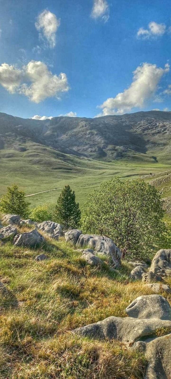 Konak Umoljani Luaran gambar